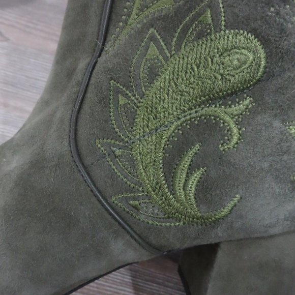 Rachel Zoe Olive Army Green Suede Embroidered Boots Block Heel 7 Boho Paisley - Picture 13 of 16